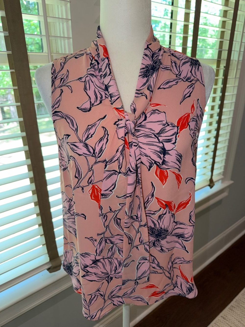 Halogen Pink Floral Tie Neck Sleeveless Blouse. Small Petite.  Like New.
